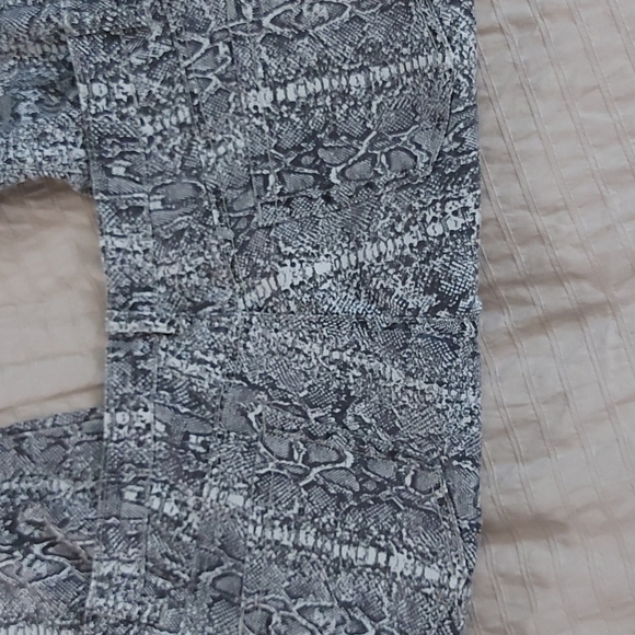 Lord  & Taylor Snake Print Pants/Black/White/Designer/Sz 10/Distressed - Picture 3 of 6